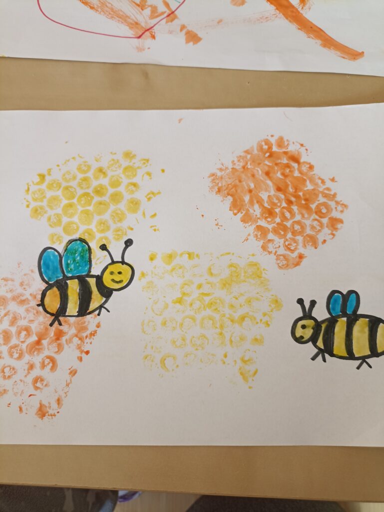 Včelky a medová plástev